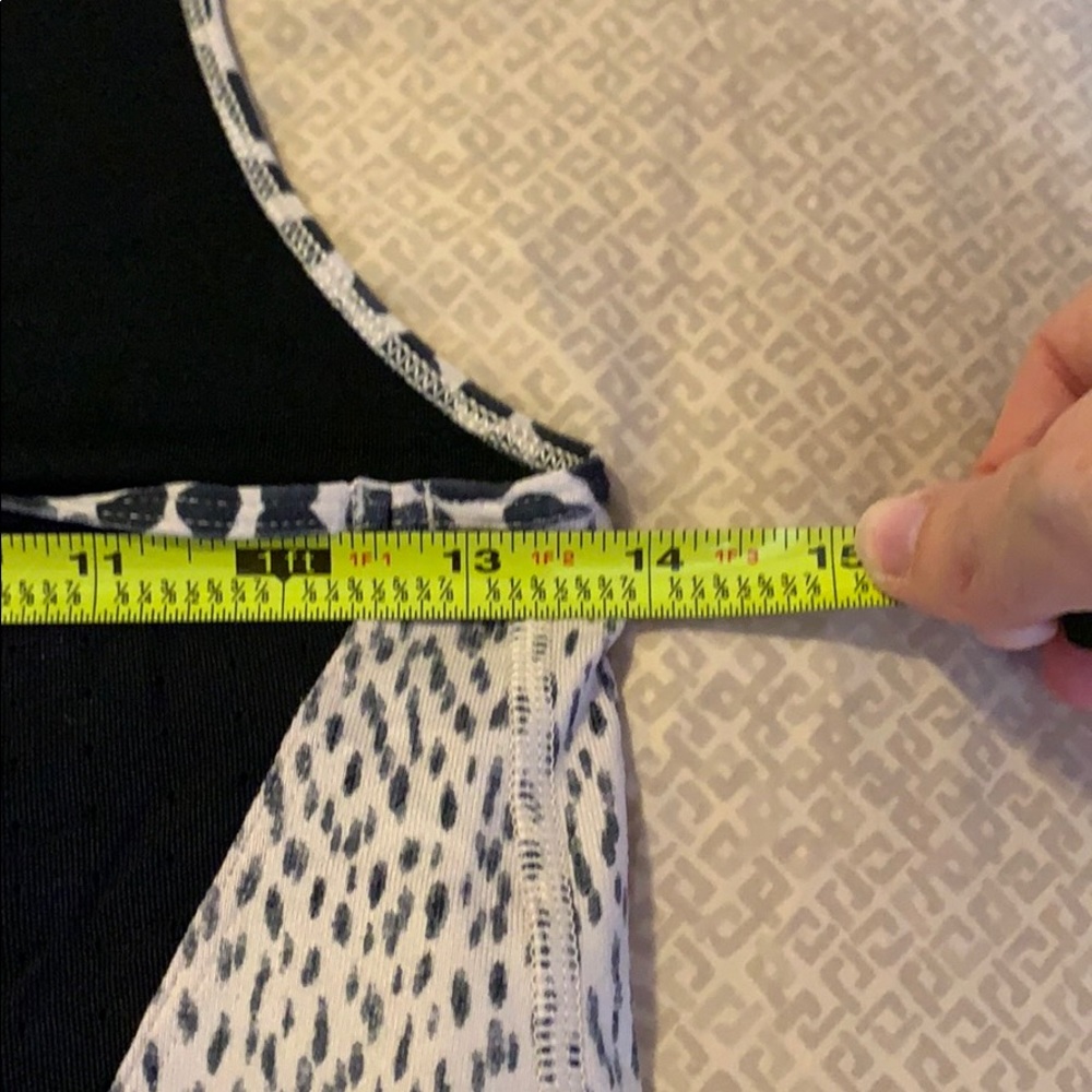 Lululemon workout top - Picture 4 of 5